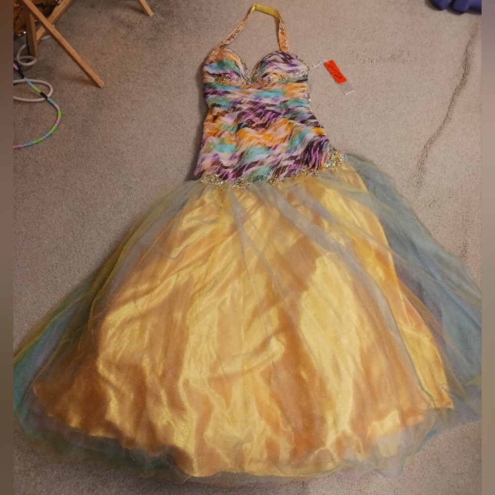 Brand New Unworn Colorful PROM, Gorgeous Prom, Bridal, Special Event Gown Size 8